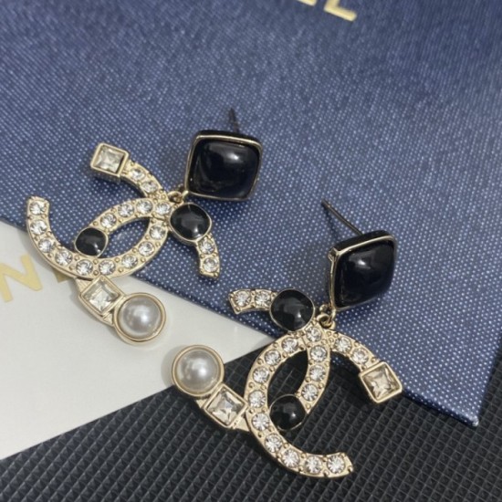 Next hit inevitable brand earrings 2023SS CHANEL Chanel Next hit inevitable brand earrings 2023SS CHANEL Chanel